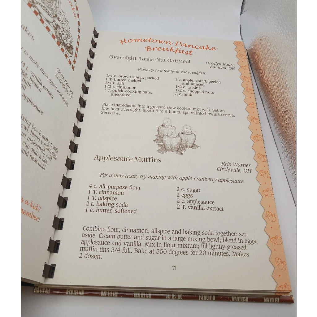 Flavors of Fall Cookbook Gooseberry Patch 2003 Second Printing Seasonal Recipes