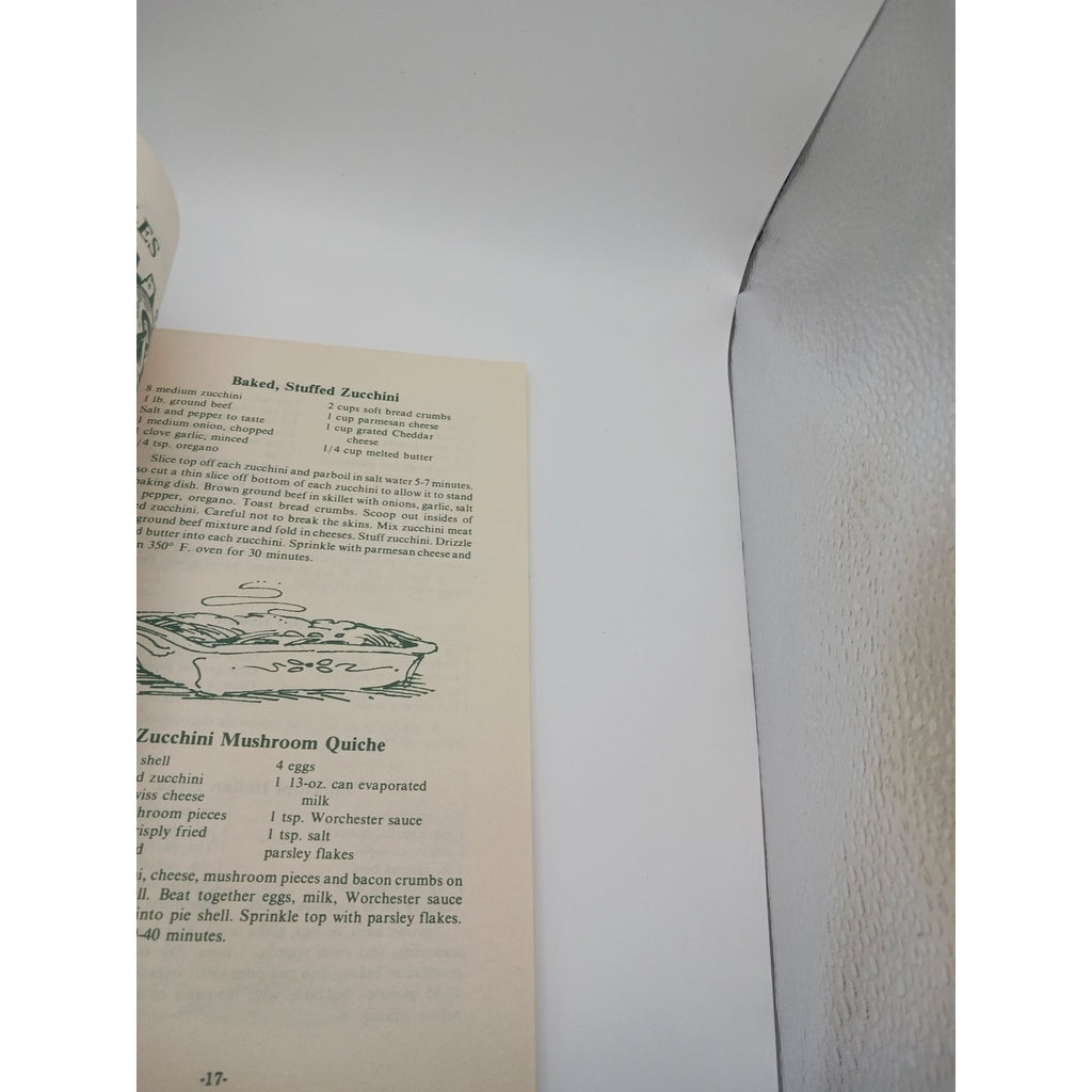 Vintage Bear Wallow Books Old Fashioned Zucchini Recipes Booklet 1979